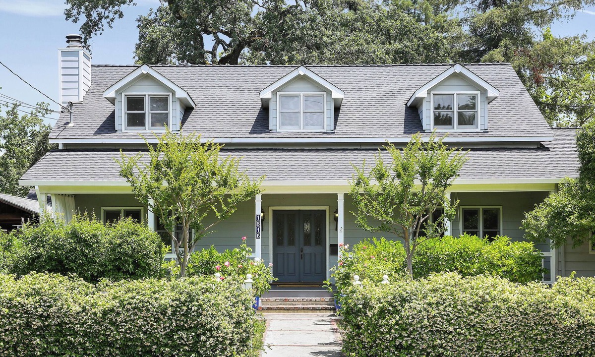 St. Helena House | Charming Farm House Downtown St. Helena! 3bedrooms/3baths Permit # PL24-042