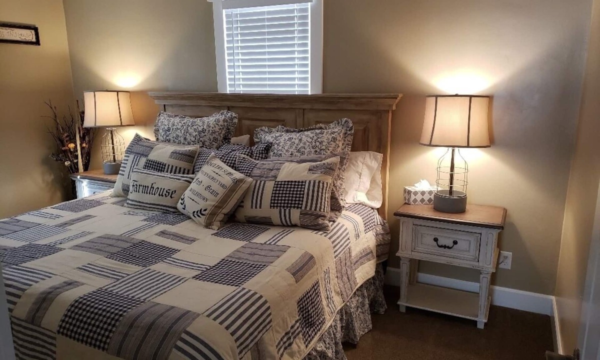 Veyo House | Charming Farmhouse at Veyo Pool Resort