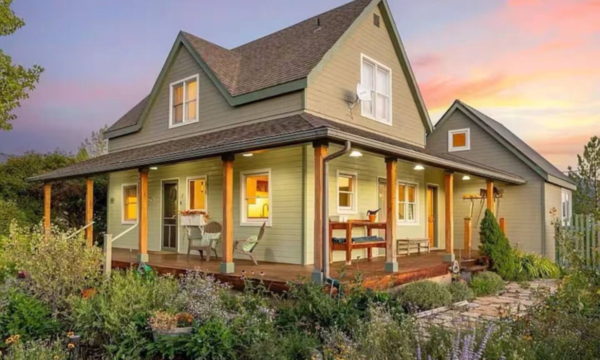 Spring City House | Charming farmhouse in Historic Spring City with AC, WiFi, and full kitchen.