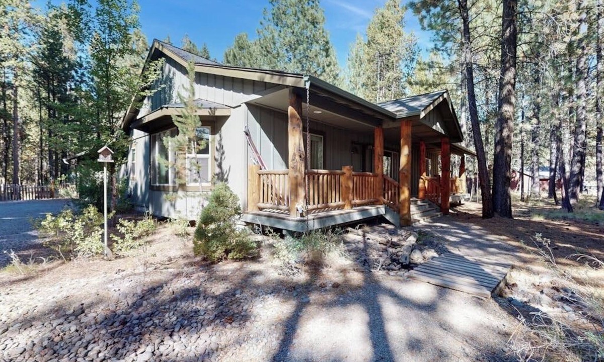 Three Rivers House | Charming home in wooded setting with deck, BBQ grill, WiFi, and fireplace