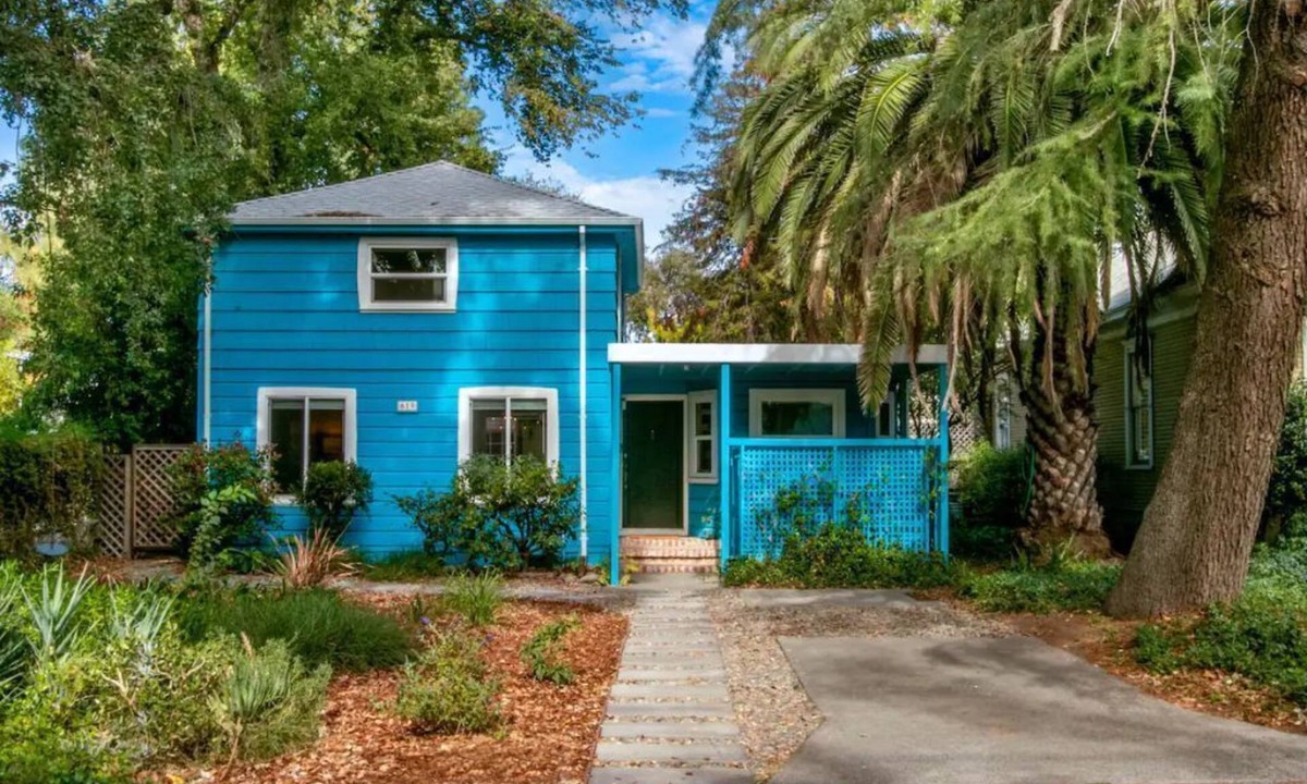 Davis House | Charming mid-century home in Old North Davis! Perfect for longer stays!