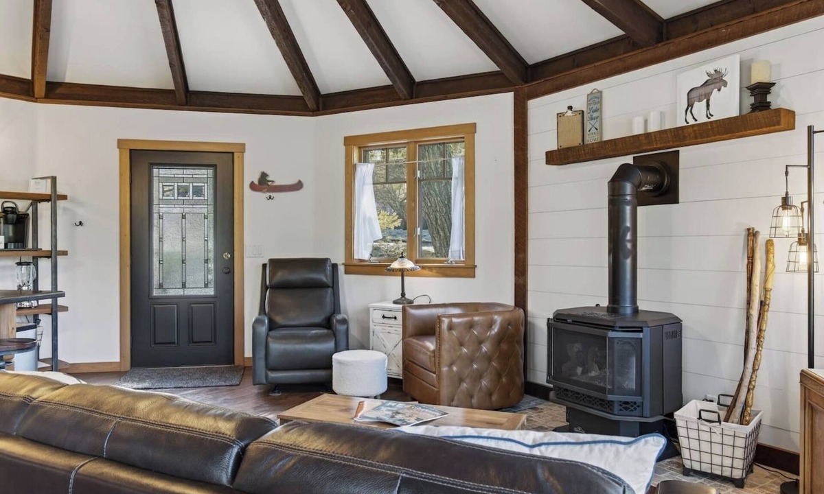 Blanchard House | Charming Modern‑Rustic Retreat with a Chef’s Kitchen