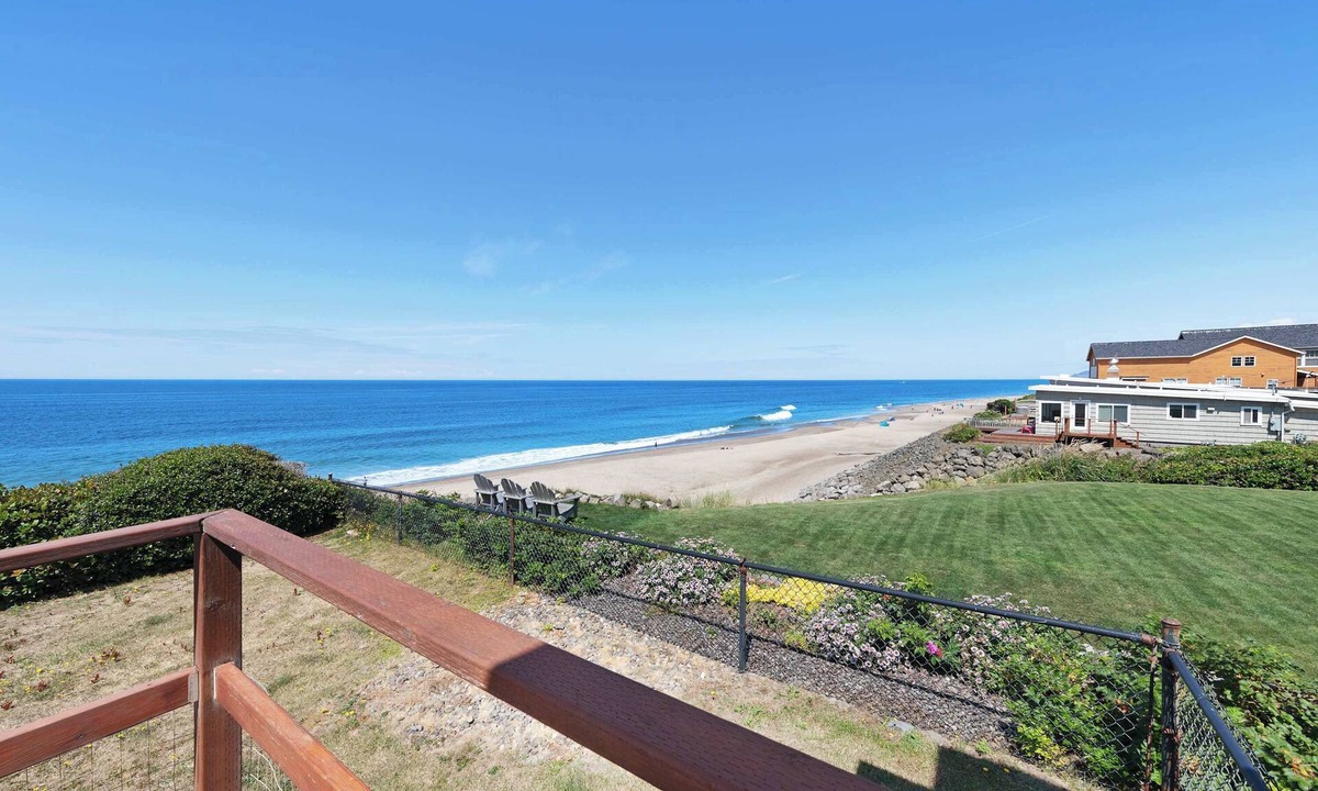 Gleneden Beach House | Charming Oceanfront Home with Nearby Beach Access and Amazing Ocean Views