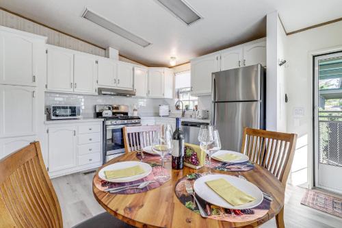 Petaluma House | Charming Petaluma Cottage with Grill Near Wineries