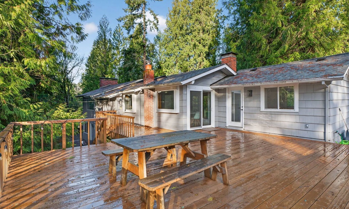 West Hills House | Charming Portland Getaway Backyard Library