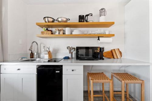 Lincoln Acres Apartment | Charming Studio Retreat by Rather Be Properties
