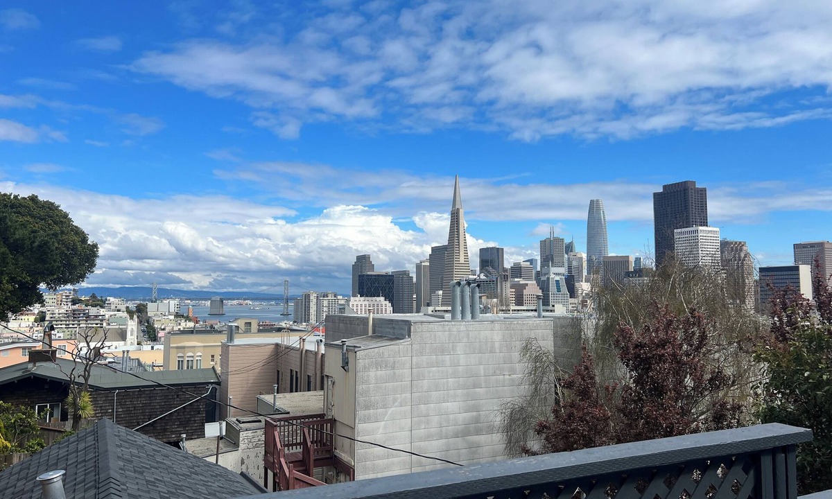 Russian Hill Condo | Charming Studio Sleeps 2 On the Park on Top of Hill, SweepingViews of the City