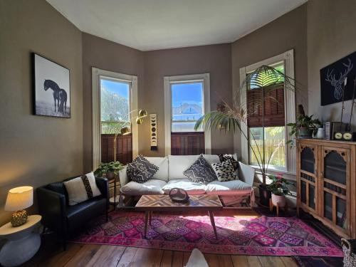 Greenside Park Villa | Charming Unique Themed Victorian Elegance