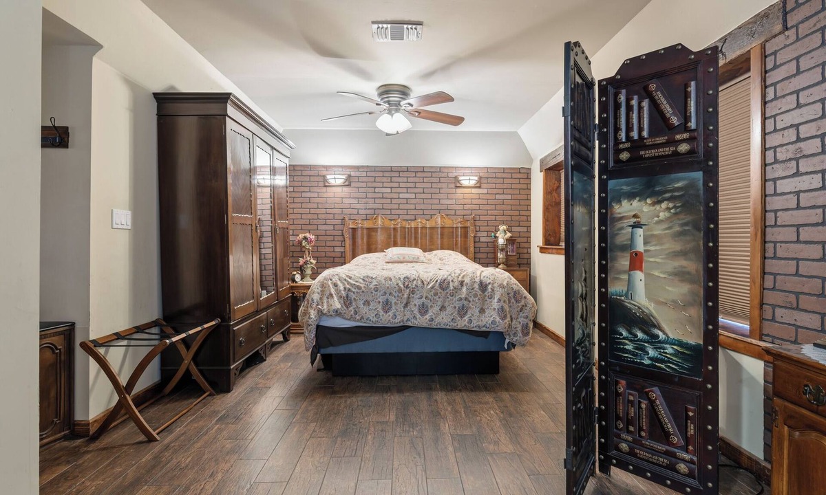 Fair Oaks Apartment | Charming vintage village house