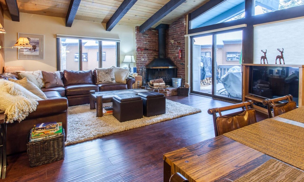Mammoth Lakes House | Chateau Sans Non #17 - 4 Bedroom Townhome, Updated Kitchen, Sleeps 9, Washer/Dryer