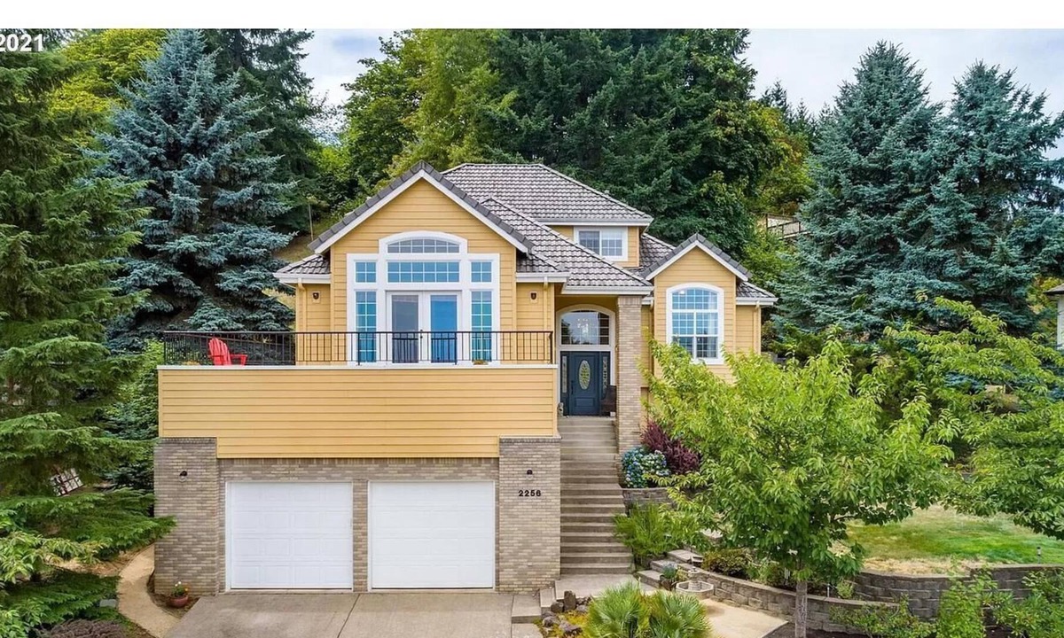 Western Villa | Cheerful 3 bedroom villa in South West hills