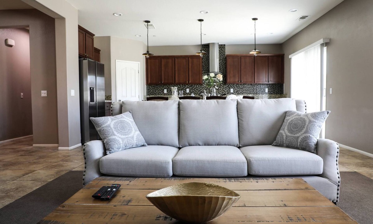 Glen Avon House | Cheerful 4 Bedroom Entire House Lots Of Open Space
