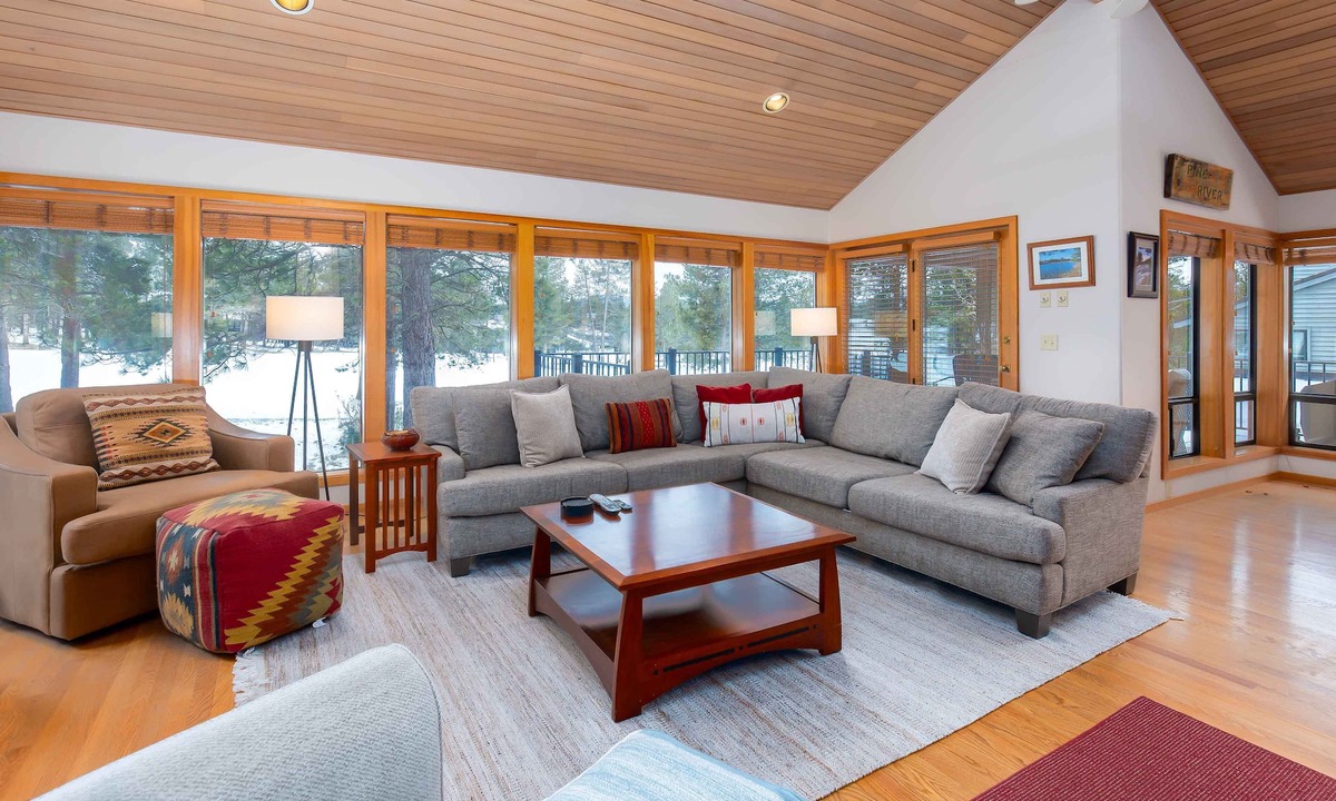 Sunriver House | CHER06 - Great for Groups, A/C, Hot Tub