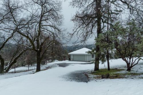 Oakhurst House | Cherry Cottage 15 min from Yosemite South Entrance