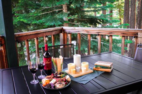 Country Club Estates House | Cherry Hills Cabin - Sleeps 6 No Pets Family Fun
