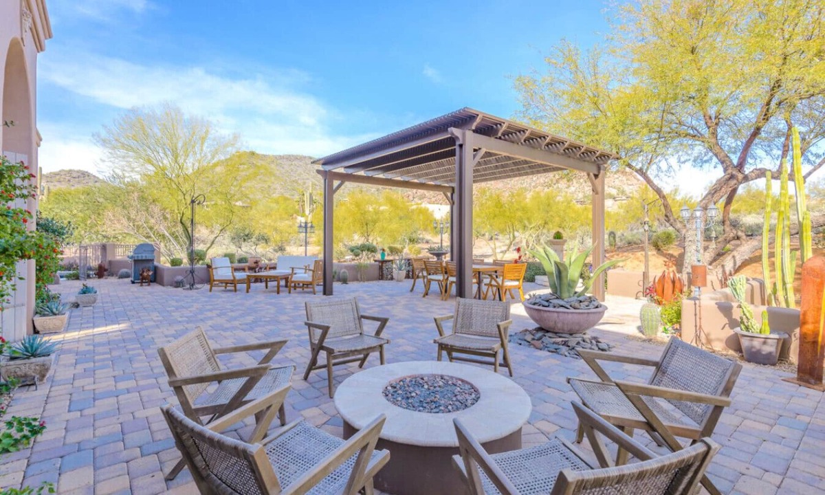 Carefree House | Chic 3BR Estate w/Stables + Pool + Pickleball