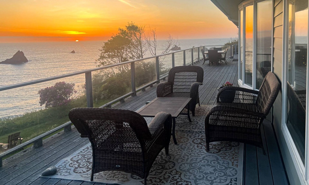 Trinidad House | Chic and large home with private hot tub, ocean & beach views