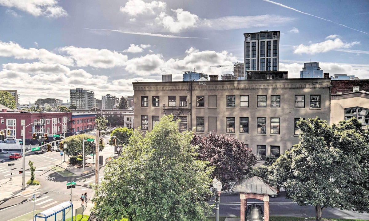 Goose Hollow Apartment | Chic Portland Studio w/Stunning City Views!