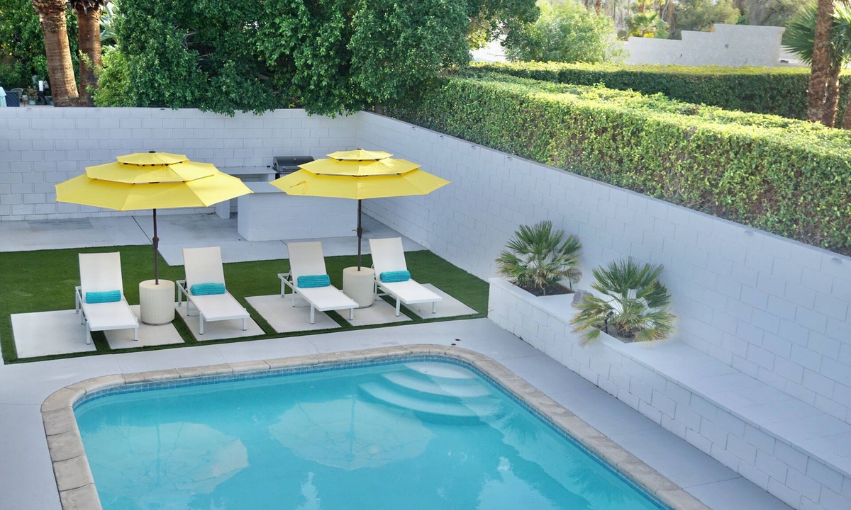 Palm Springs House | City of Palm Springs ID #069384 THIS STUNNING MID-CENTURY HOME AWAITS YOU!