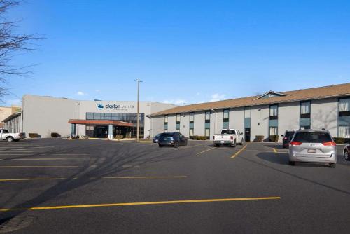 Normal Hotel | Clarion Pointe Bloomington-Normal near I-55 and University