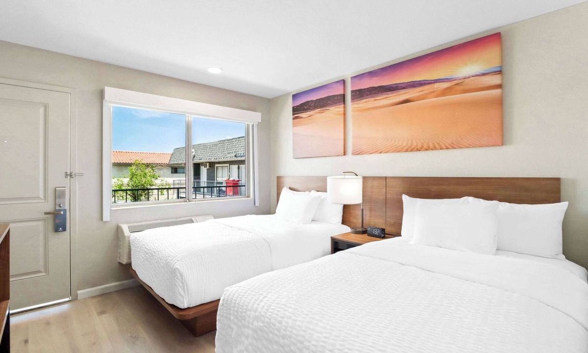 Ridgecrest Hotel | Clarion Pointe Ridgecrest near China Lake Naval Station