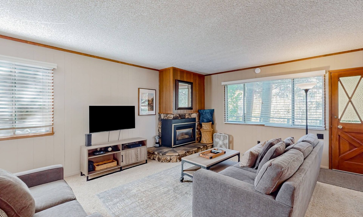 Tahoe Island Cabin | Classic central cabin near river with large tree-lined deck, grassy yard & gym