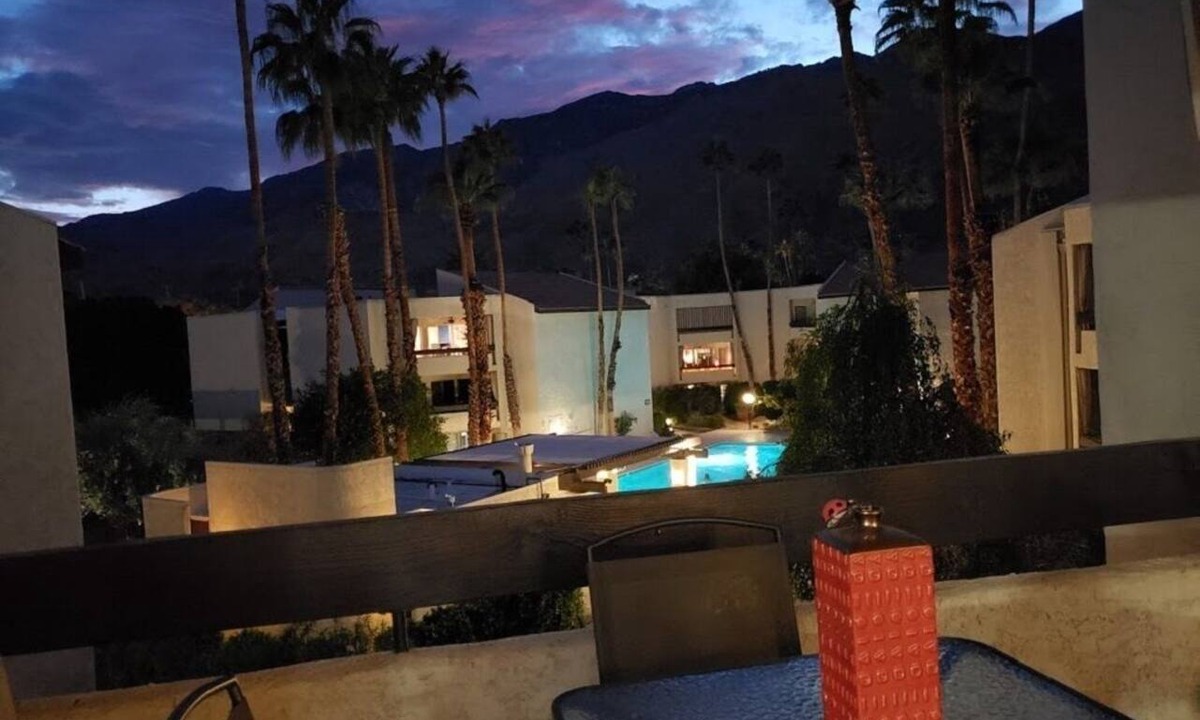 Deepwell Estates Condo | Classic Palm Springs Mountain View Condo