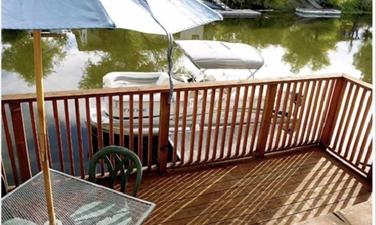 Wilbur Springs House | Clear Lake Vacation Home on the Water-Close to Wine-Tasting!