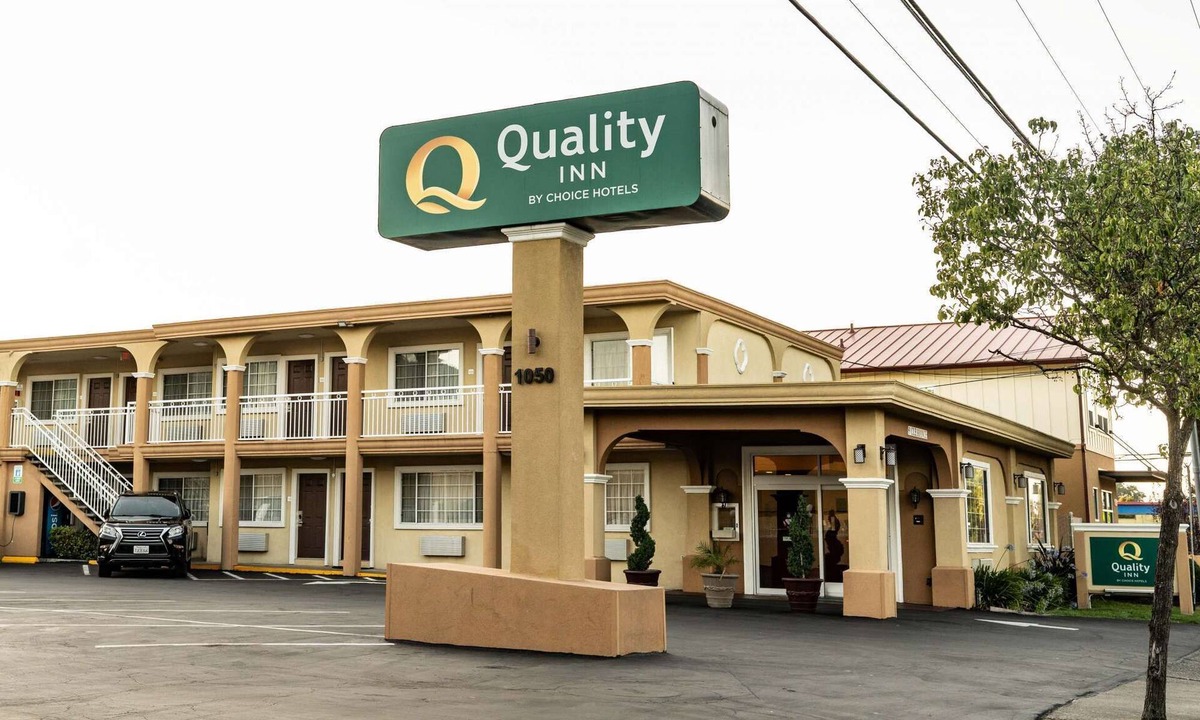 Ukiah Hotel | Close to Lake Mendocino + Free Breakfast. Pool.