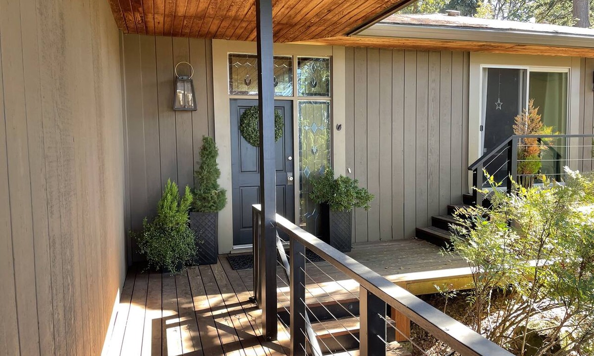 Salem House | Close to Minto Brown Park and Downtown Salem