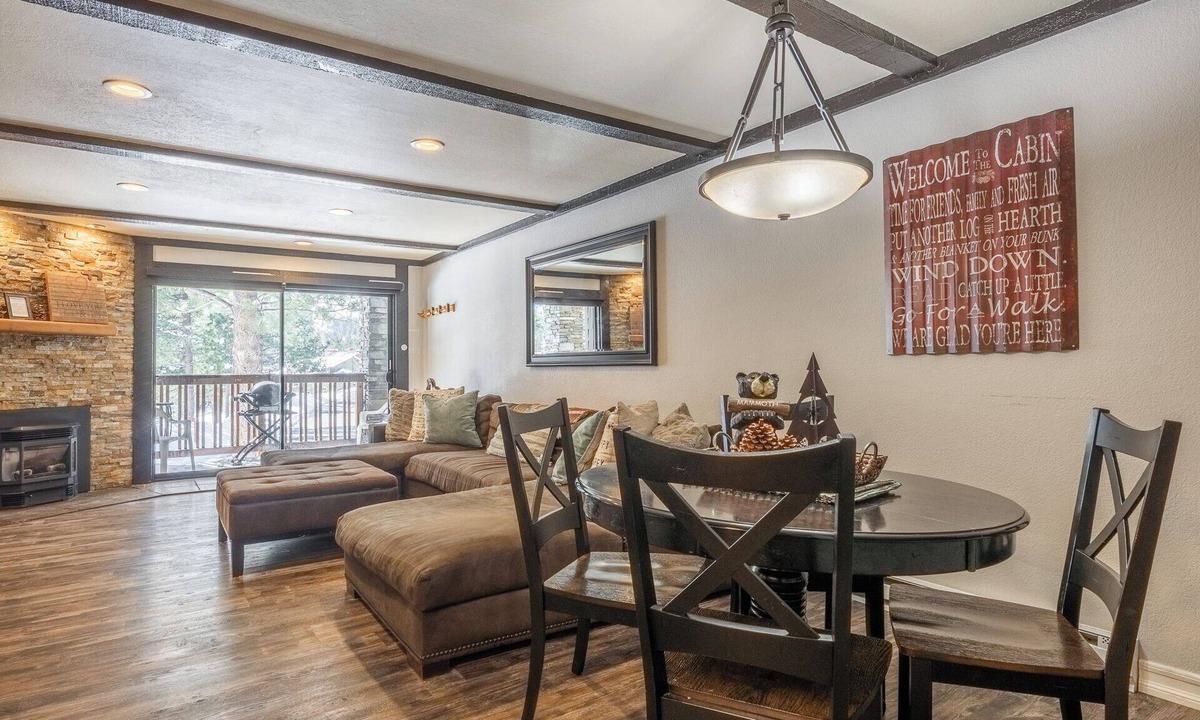 Mammoth Lakes Condo | Closest Condo to Eagle Lift - King, Bunk, Fireplace, Garage Pkg & Dog Friendly!
