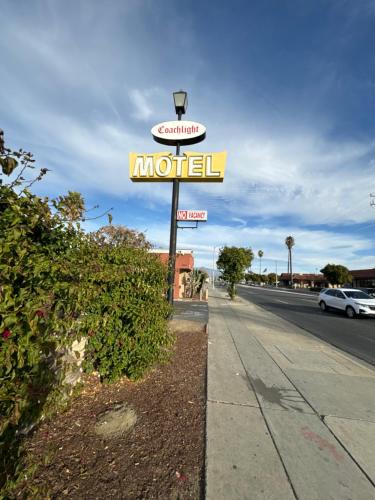 Hemet Hotel | CoachLight Motel