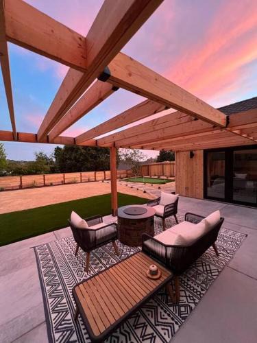 Arroyo Grande Villa | Coastal Chic Retreat - Pismo/AG