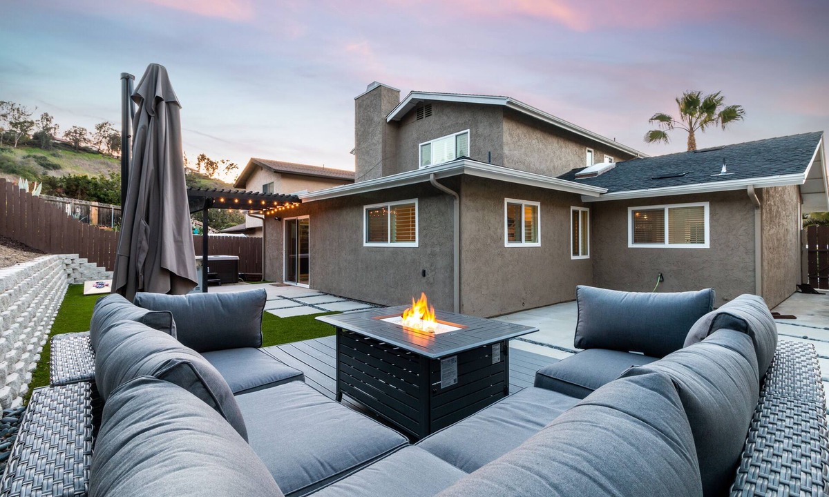 Oceanside House | Coastal Home Perfect for Large Families and Groups of Friends