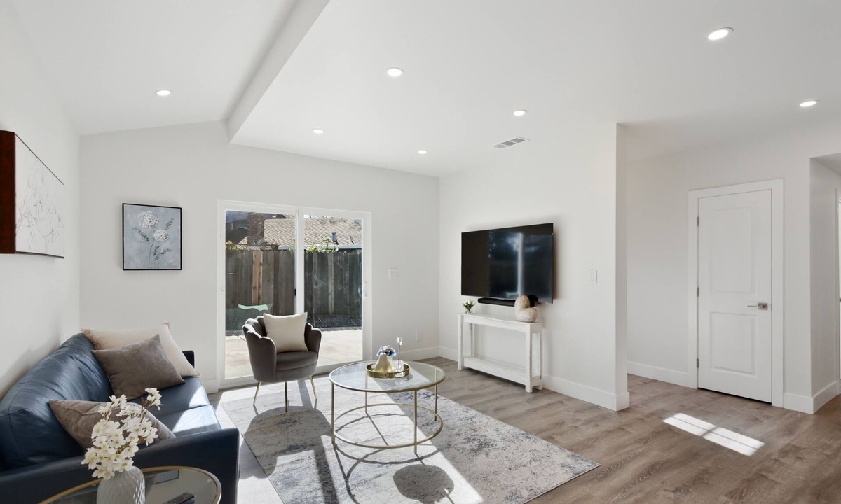 West Davis Manor House | Colusa Residence: 4BR 3BA near UC Davis