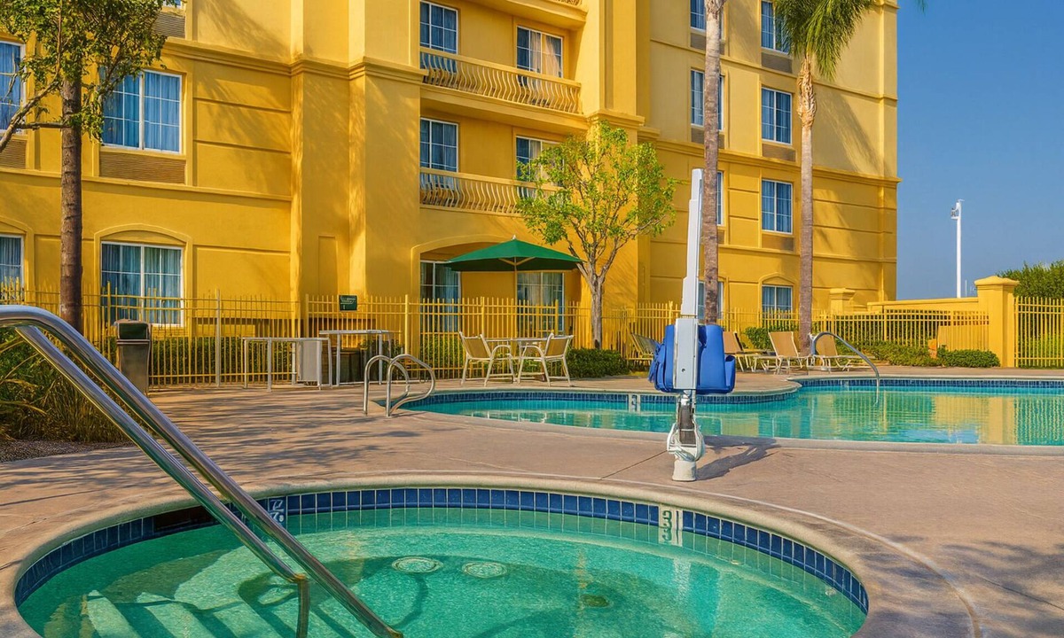 Guasti Hotel | Comfort and Convenience! Enjoy Free Parking + Outdoor Pool