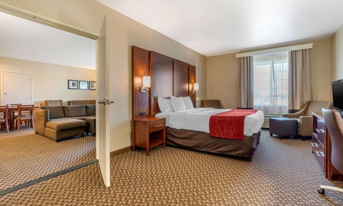 Galt Hotel | Comfort Inn & Suites Galt - Lodi North