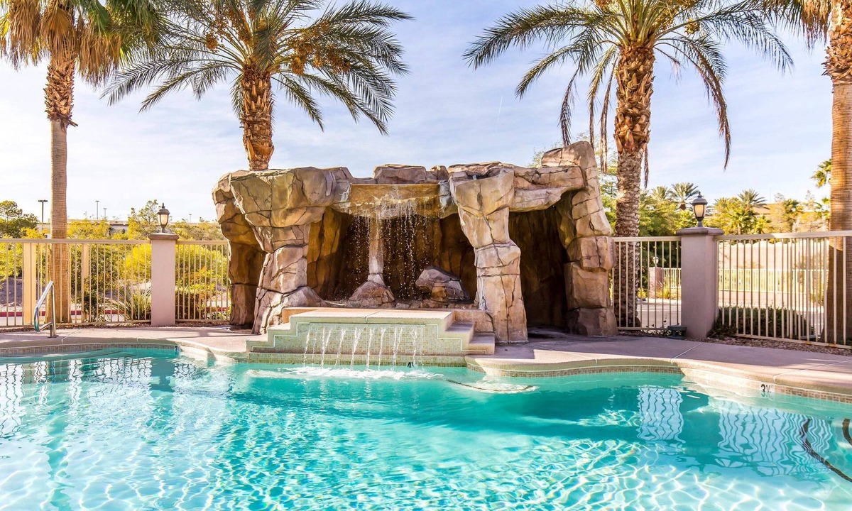 Whitney Ranch Hotel | Comfort Inn & Suites Henderson - Las Vegas