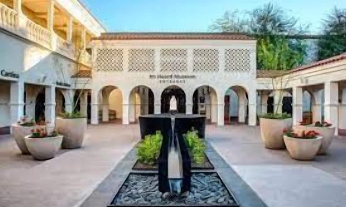 North Mountain Apartment | Comfort & Style in Downtown Glendale! Fully-equipped kitchen!