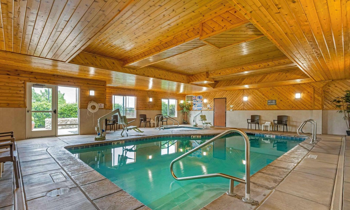 Redding Hotel | Comfort Suites Redding - Shasta Lake
