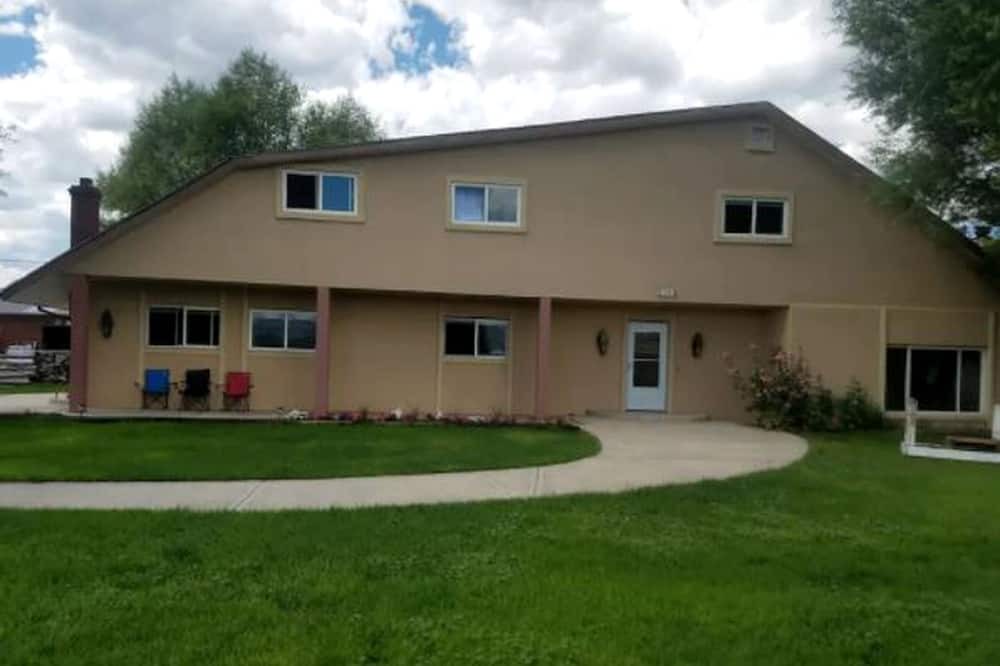 Panguitch Cabin | Comfortable Accommodation for a Getaway near Bryce Canyon in Panguitch, Utah