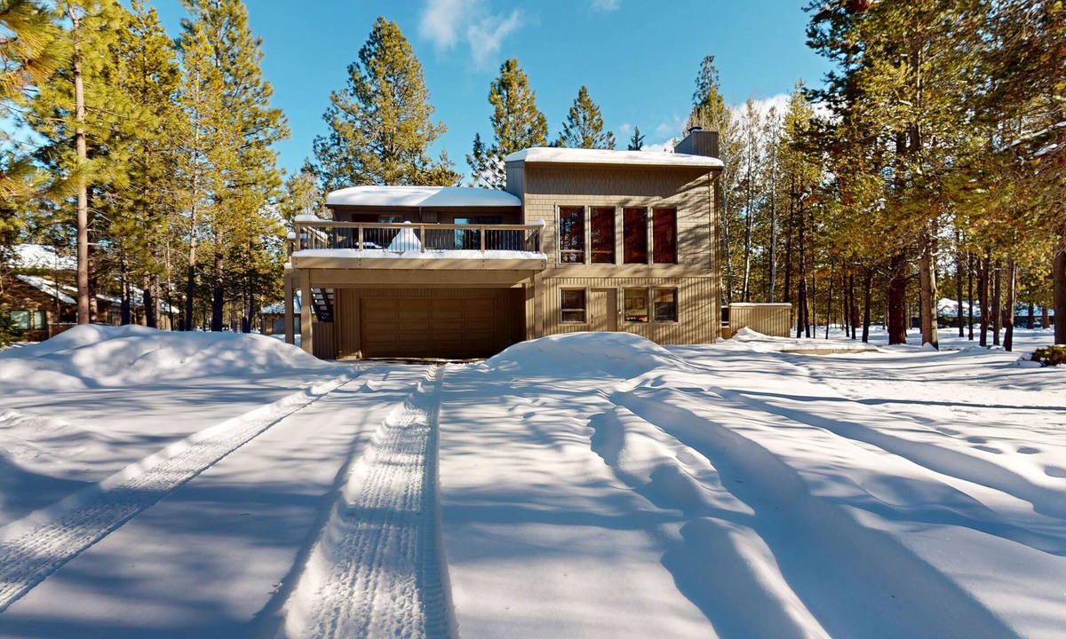 Sunriver House | Comfortable and spacious house with private hot tub and bikes