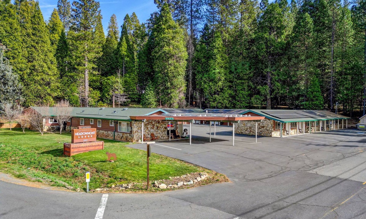 Glencoe Hotel | Comfortable Lodge Room 13 with Extra Amenities (2 doubles, pet-friendly)