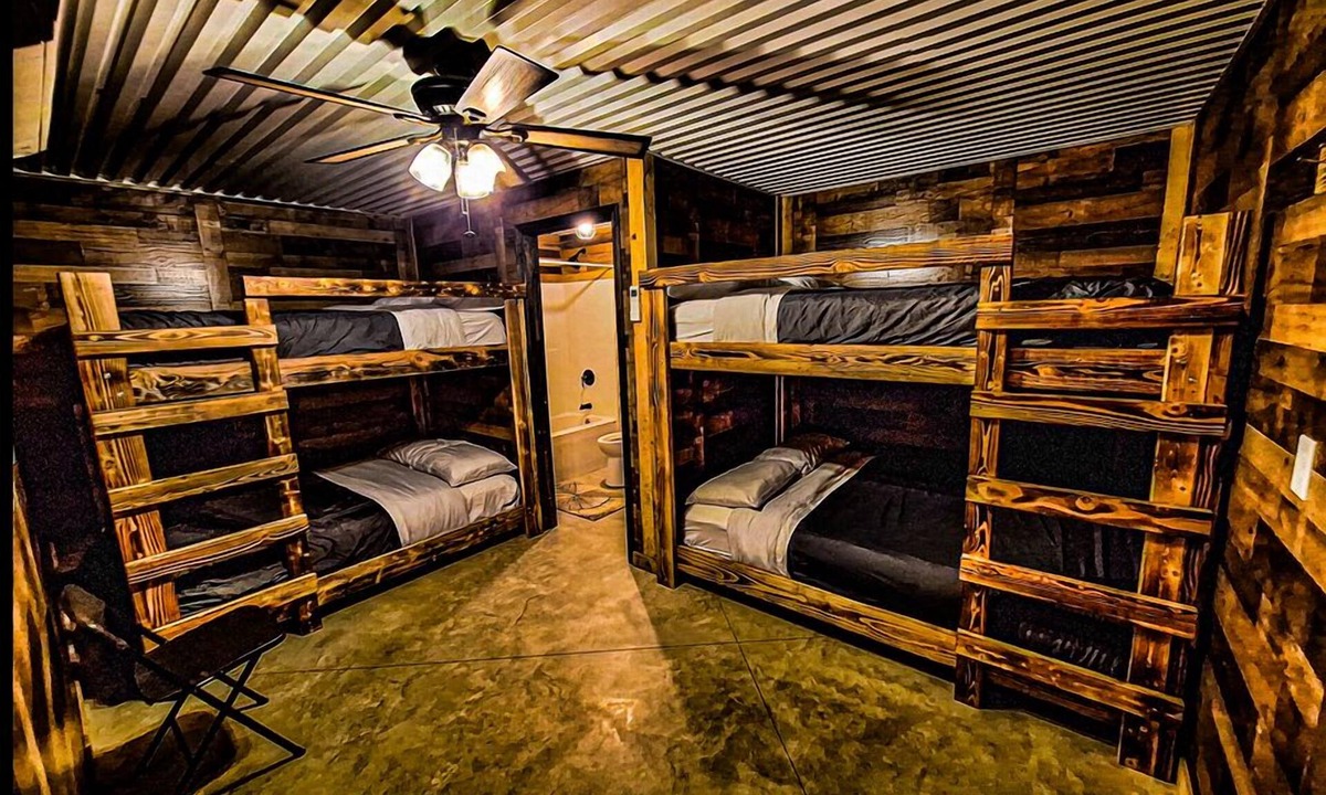 Belle Prairie City Cabin | Comfortable lodging with full bar. Kids stay free!