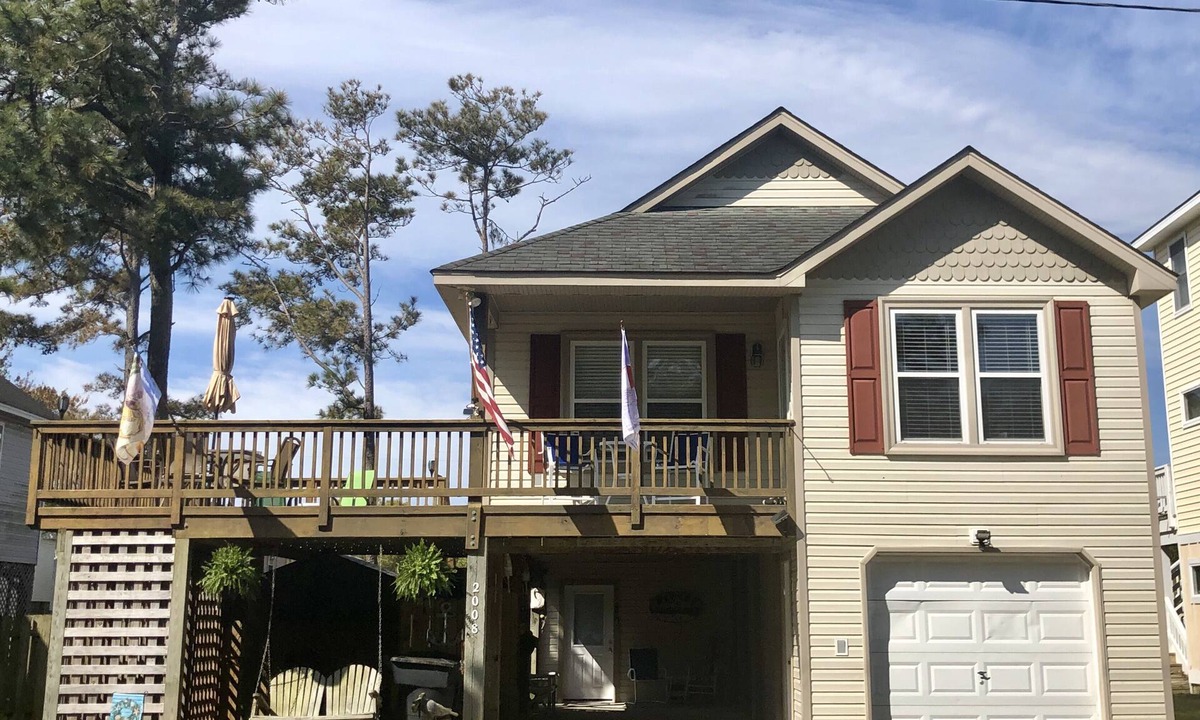Colington House | Comfy Three Bedrooms, Two Baths, Competitively Priced with Lots of Amenities