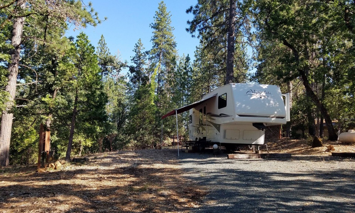 Colfax House | Comfy Trailer between Sacramento & Lake Tahoe