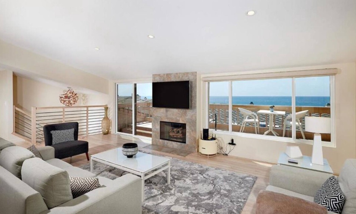 Solana Beach House | Contemporarily Designed Property by the Ocean with Fabulous Views !