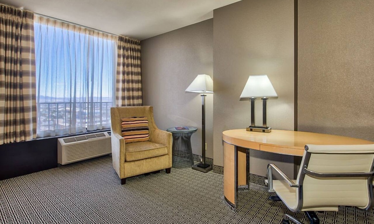 Downtown Las Vegas Hotel | Convenient Las Vegas Stay! Superb Location, Free Parking, Onsite Swimming Pool!