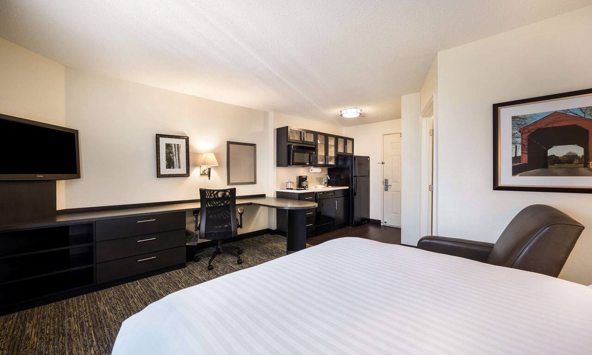 Santa Clara Hotel | Convenient Silicon Valley Accommodation! Suite with Private Full Kitchen!