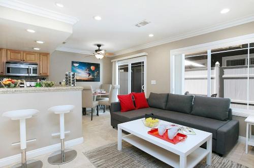 Westside Costa Mesa House | Costa Mesa -Newport- Patio - Free Parking-CM-2